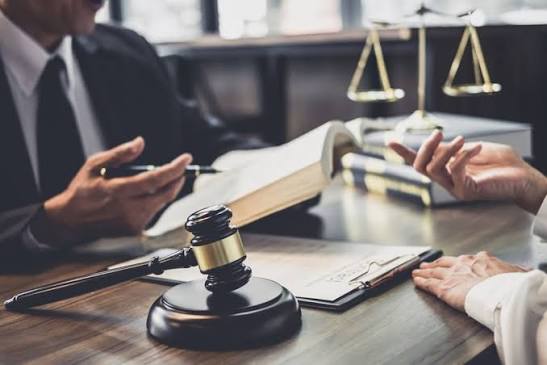 Адвокатські послуги в Україні: як адвокат може допомогти громадянам України Адвокатські послуги в Україні: як адвокат може допомогти громадянам України
